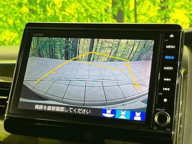 【バックカメラ】駐車時に後方がリアルタイム映像で確認できます。大型商業施設や立体駐車場での駐車時や、夜間のバック時に大活躍!運転スキルに関わらず、今や必須となった装備のひとつです!