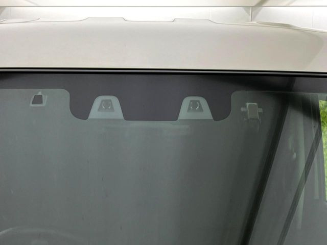 【スズキ セーフティサポート】走行中に前方の車両等を認識し、衝突しそうな時は警報とブレーキで衝突回避と被害軽減をアシスト。より安全にドライブをお楽しみいただけます。