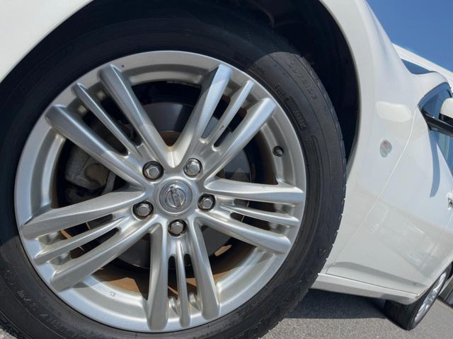 �y����17�C���`�A���~�z�C�[���z�O�ςɃ}�b�`���������A���~�z�C�[���𑕒����Ă���܂��B�e��ЊO�A���~�z�C�[����A�X�^�b�h���X�^�C�����戵�����Ă���܂��B���񂲑��k����������