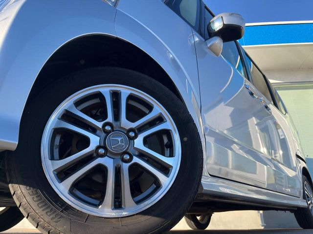 �y����14�C���`�A���~�z�C�[���z�O�ςɃ}�b�`���������A���~�z�C�[���𑕒����Ă���܂��B�e��ЊO�A���~�z�C�[����A�X�^�b�h���X�^�C�����戵�����Ă���܂��B���񂲑��k����������