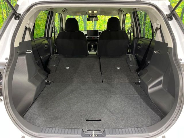 普段のお買い物や通勤、送迎等に十分な荷室スペースを確保しております。セカンドシートを倒すと、大きな荷物の積載も可能です♪
