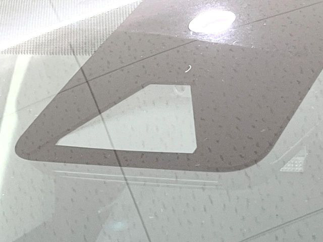 【トヨタセーフティセンス】走行中に前方の車両等を認識し、衝突しそうな時は警報とブレーキで衝突回避と被害軽減をアシスト。より安全にドライブをお楽しみいただけます。