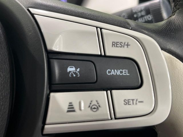 【アダプティブクルーズコントロール】高速道路での長距離走行が楽に!!自動で速度を保つクルーズコントロールが、衝突軽減システムと連携し、前方の車両を感知して車間を保つように速度調節してくれます!!