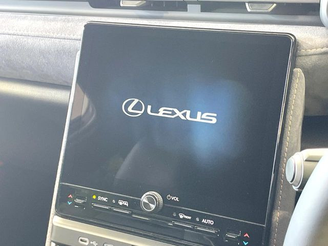 �y9.8�C���` �f�B�X�v���C�I�[�f�B�I�z���ʂ̃f�B�X�v���C��AppleCarPlay��AndroidAuto�����p�\�B�傫�ȉ�ʂŃX�}�z�i�r�A�v���������p���������܂���