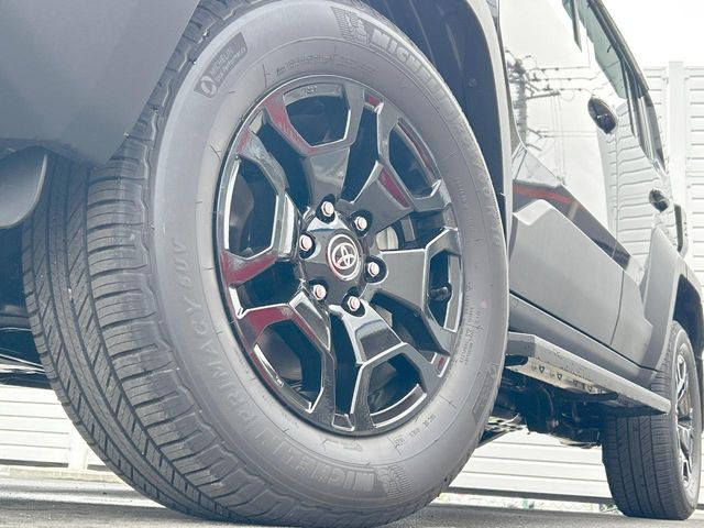 �y����18�C���`�A���~�z�C�[���z�O�ςɃ}�b�`���������A���~�z�C�[���𑕒����Ă���܂��B�e��ЊO�A���~�z�C�[����A�X�^�b�h���X�^�C�����戵�����Ă���܂��B���񂲑��k����������