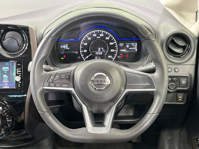 【ステアリングスイッチ】運転中、前方から目線をそらすことなく、オーディオ等の操作が可能な便利機能!安心&快適なドライブを演出してくれます♪