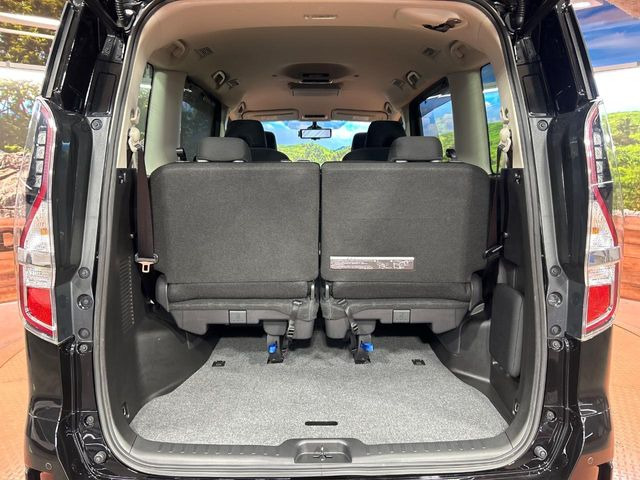 普段のお買い物や通勤、送迎等に十分な荷室スペースを確保しております。セカンドシートを倒すと、大きな荷物の積載も可能です♪