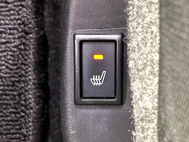 【シートヒーター】寒い日に重宝するシートヒーター!エアコンより早く温まってくれるので寒がりの人も安心ですね♪エアコンの温風は乾燥するから苦手、という方にもをおすすめです。