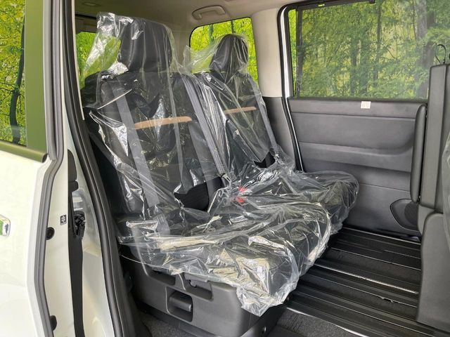 高品質なオリジナルフロアマットもオプションにてご用意しております。お好きなデザインやカラーをお車に合わせて選んでいただくことができます♪