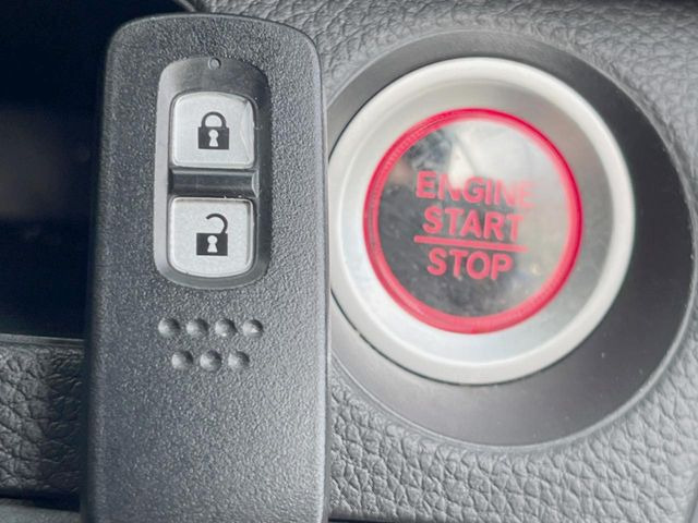 �yHonda�X�}�[�g�L�[�z�J�o����|�P�b�g�ɓ��ꂽ�܂܂ł��h�A�̎{���E�������\�ȃX�}�[�g�L�[�𑕔��B�G���W���̃I���E�I�t�����J�M�����o���K�v����������Ƃ��Ă��֗��ł���