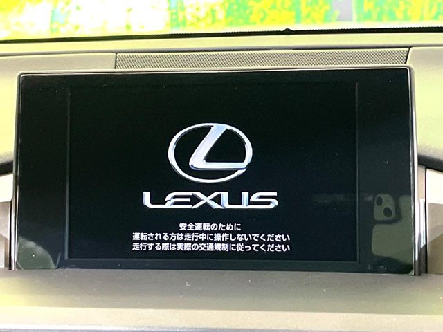 【メーカー純正ナビ】インテリアに溶け込むスタイリッシュな「専用設計」メーカーナビを装備♪視認性や操作性など基本性能にも優れ、より上質なカーライフをお楽しみいただけます。