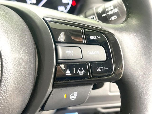 【アダプティブクルーズコントロール】高速道路での長距離走行が楽に!!自動で速度を保つクルーズコントロールが、衝突軽減システムと連携し、前方の車両を感知して車間を保つように速度調節してくれます!!