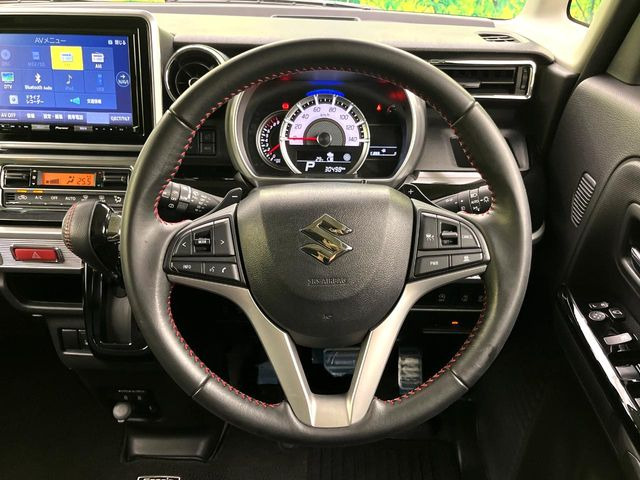 【純正革巻きステアリング】上質な革を使用することで、手にしっかり馴染みとても運転しやすいハンドルです♪