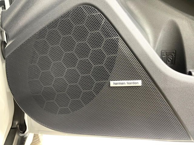 �yharman/kardon�T�E���h�V�X�e���t�������i�r�z�[���̃i�r�@�\�͂������A���x�ȃ`���[�j���O�\�͂����ڂ���Ă���A�������ȉ��y�����y���݂��������܂���