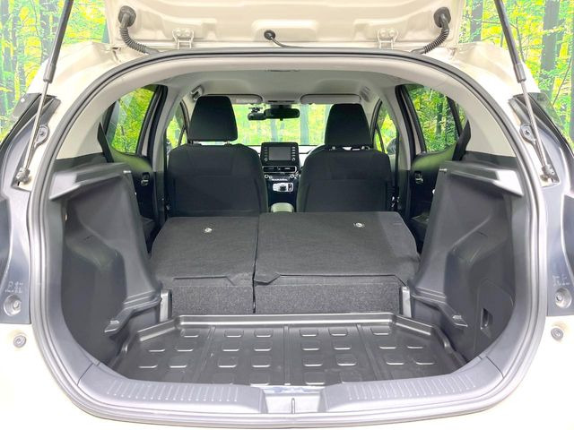 普段のお買い物や通勤、送迎等に十分な荷室スペースを確保しております。セカンドシートを倒すと、大きな荷物の積載も可能です♪