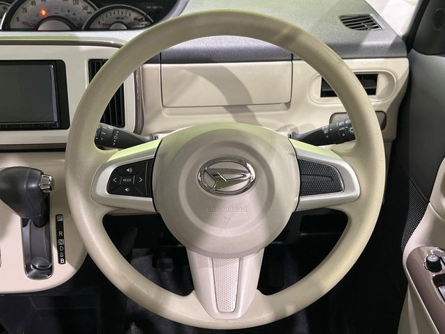 【ステアリングスイッチ】運転中、前方から目線をそらすことなく、オーディオ等の操作が可能な便利機能!安心&快適なドライブを演出してくれます♪