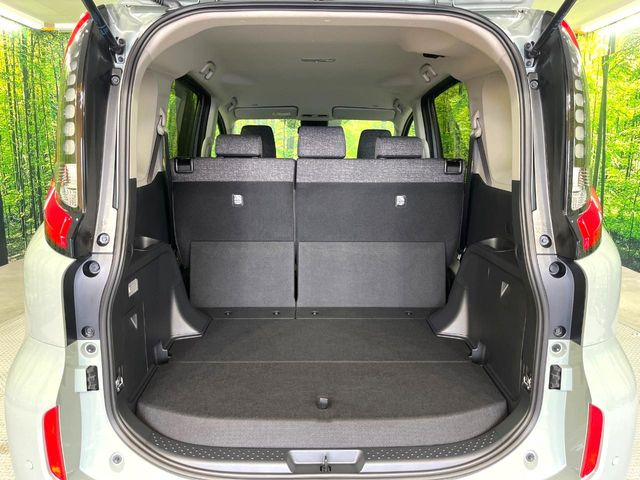 積み下ろしのしやすいデッキにはたっぷりと荷物を積み込んでいただけます。遊びから仕事まで、様々なシーンで頼れます♪