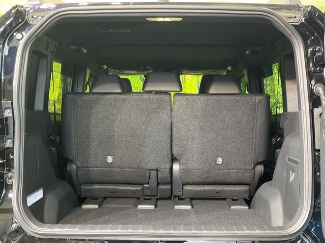 普段のお買い物や通勤、送迎等に十分な荷室スペースを確保しております。セカンドシートを倒すと、大きな荷物の積載も可能です♪