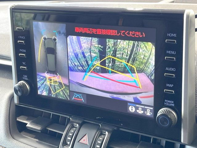 【パノラミックビューモニター】専用のカメラにより、上から見下ろしたような視点で360度クルマの周囲を確認することができます☆死角部分も確認しやすく、狭い場所での切り返しや駐車もスムーズに行えます。