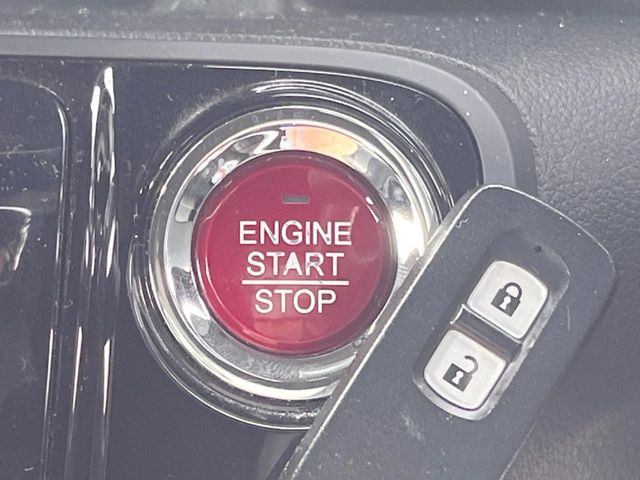 �yHonda�X�}�[�g�L�[�z�J�o����|�P�b�g�ɓ��ꂽ�܂܂ł��h�A�̎{���E�������\�ȃX�}�[�g�L�[�𑕔��B�G���W���̃I���E�I�t�����J�M�����o���K�v����������Ƃ��Ă��֗��ł���