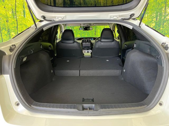 普段のお買い物や通勤、送迎等に十分な荷室スペースを確保しております。セカンドシートを倒すと、大きな荷物の積載も可能です♪