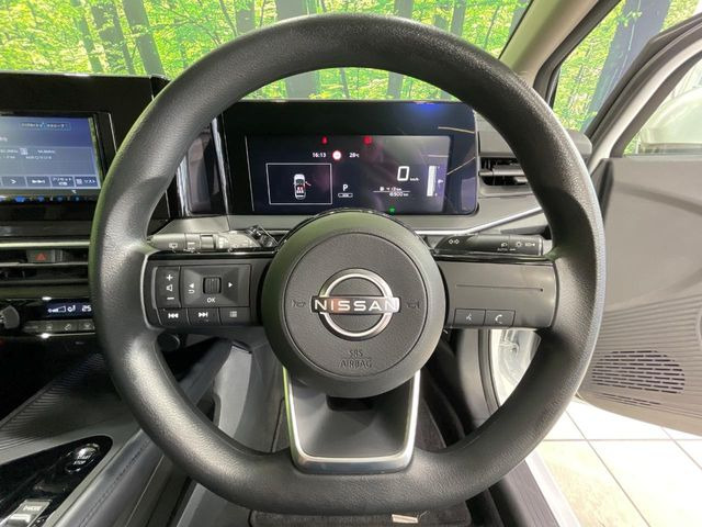 【ステアリングスイッチ】運転中、前方から目線をそらすことなく、オーディオ等の操作が可能な便利機能!安心&快適なドライブを演出してくれます♪