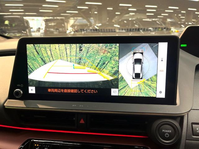 【パノラミックビューモニター】専用のカメラにより、上から見下ろしたような視点で360度クルマの周囲を確認することができます☆死角部分も確認しやすく、狭い場所での切り返しや駐車もスムーズに行えます。