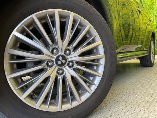 �y����18�C���`�A���~�z�C�[���z�O�ςɃ}�b�`���������A���~�z�C�[���𑕒����Ă���܂��B�e��ЊO�A���~�z�C�[����A�X�^�b�h���X�^�C�����戵�����Ă���܂��B���񂲑��k����������