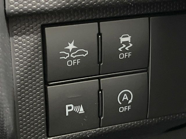 【クリアランスソナー】バンパーに付いたセンサーが障害物を検知!一定の距離に近づくとアラートで教えてくれます♪狭い駐車スペースや車庫入れ時も安心ですね☆