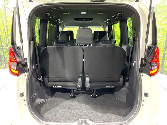 普段のお買い物や通勤、送迎等に十分な荷室スペースを確保しております。セカンドシートを倒すと、大きな荷物の積載も可能です♪