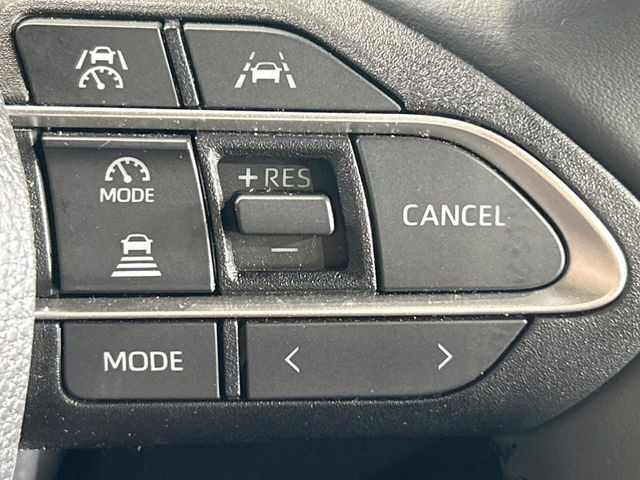 【レーダークルーズコントロール】高速道路での長距離走行が楽に!!自動で速度を保つクルーズコントロールが、衝突軽減システムと連携し、前方の車両を感知して車間を保つように速度調節してくれます!!