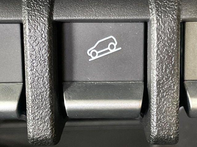 【ダウンヒルアシスト】急な坂道を下るときに自動でブレーキを制御、一定の低速度を保ちます。雪道や悪路など滑りやすい路面の下り坂でもタイヤがロックしないから安心!ハンドル操作に集中できます!