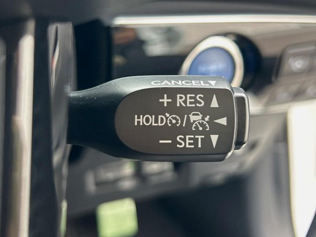 【レーダークルーズコントロール】高速道路での長距離走行が楽に!!自動で速度を保つクルーズコントロールが、衝突軽減システムと連携し、前方の車両を感知して車間を保つように速度調節してくれます!!