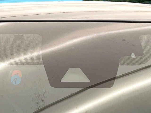 【トヨタセーフティセンス】走行中に前方の車両等を認識し、衝突しそうな時は警報とブレーキで衝突回避と被害軽減をアシスト。より安全にドライブをお楽しみいただけます。