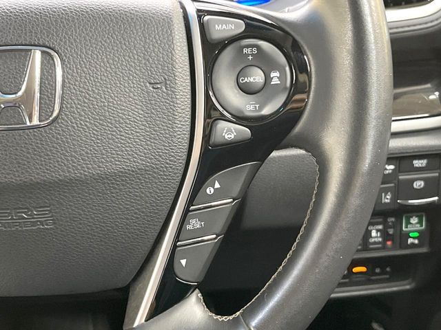【アダプティブクルーズコントロール】高速道路での長距離走行が楽に!!自動で速度を保つクルーズコントロールが、衝突軽減システムと連携し、前方の車両を感知して車間を保つように速度調節してくれます!!
