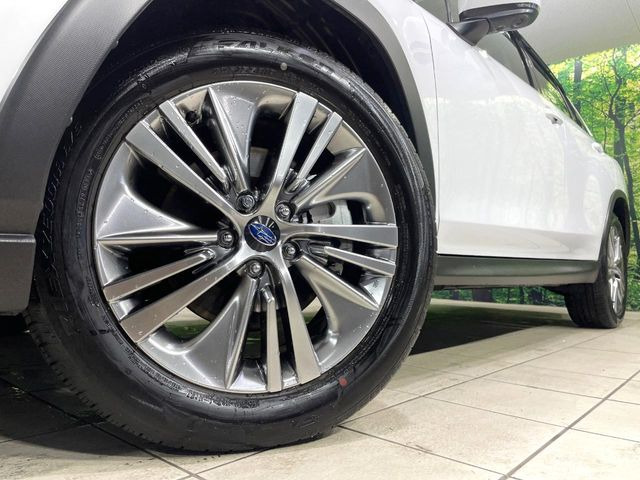 �y����18�C���`�A���~�z�C�[���z�O�ςɃ}�b�`���������A���~�z�C�[���𑕒����Ă���܂��B�e��ЊO�A���~�z�C�[����A�X�^�b�h���X�^�C�����戵�����Ă���܂��B���񂲑��k����������