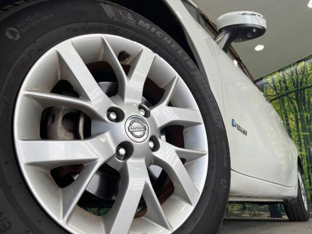 【純正15インチアルミホイール】外観にマッチした純正アルミホイールを装着しております。各種社外アルミホイールや、スタッドレスタイヤも取扱いしております。是非ご相談ください♪