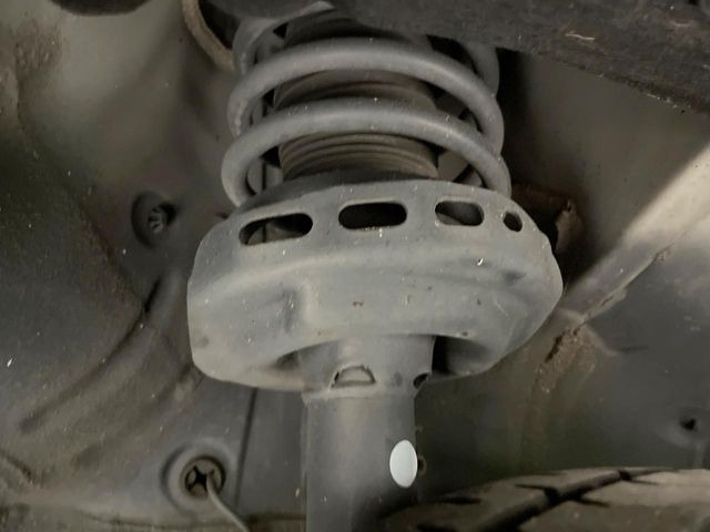 大好評を頂いておりますボディの弾スプラッシュコートも好評受付中。通常のガラスコートと異なる、耐久年数6年の無機質ガラスコーティングが、ボディをキレイな状態に保ってくれます。