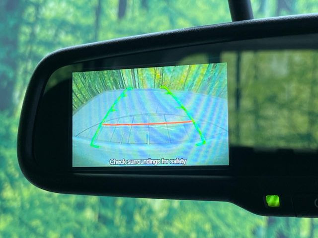 【アラウンドビューモニター】専用のカメラにより、上から見下ろしたような視点で360度クルマの周囲を確認することができます☆死角部分も確認しやすく、狭い場所での切り返しや駐車もスムーズに行えます。