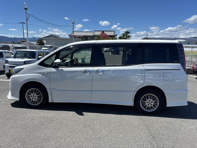 ノア1.8 ハイブリッド Si W×B II