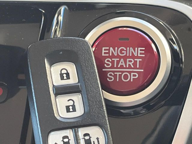 �yHonda�X�}�[�g�L�[�z�J�o����|�P�b�g�ɓ��ꂽ�܂܂ł��h�A�̎{���E�������\�ȃX�}�[�g�L�[�𑕔��B�G���W���̃I���E�I�t�����J�M�����o���K�v����������Ƃ��Ă��֗��ł���