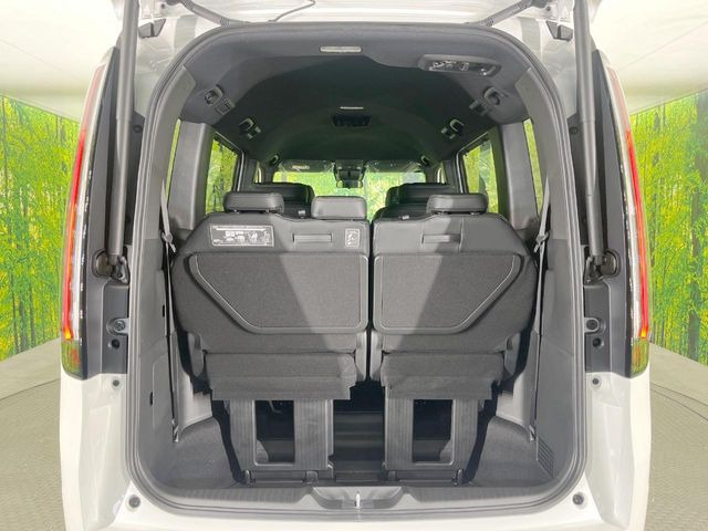 普段のお買い物や通勤、送迎等に十分な荷室スペースを確保しております。セカンドシートを倒すと、大きな荷物の積載も可能です♪