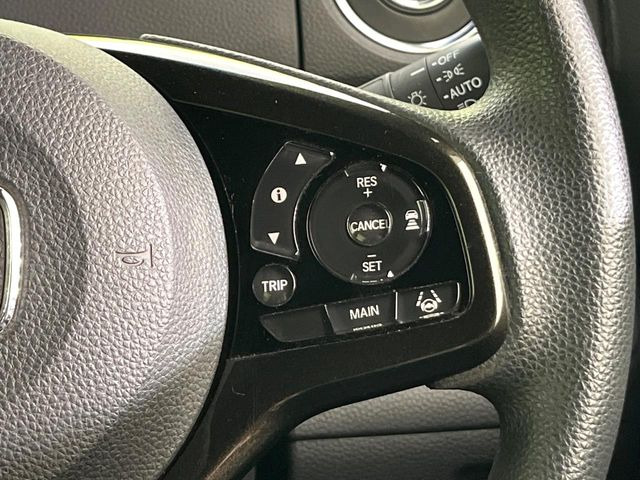【アダプティブクルーズコントロール】高速道路での長距離走行が楽に!!自動で速度を保つクルーズコントロールが、衝突軽減システムと連携し、前方の車両を感知して車間を保つように速度調節してくれます!!