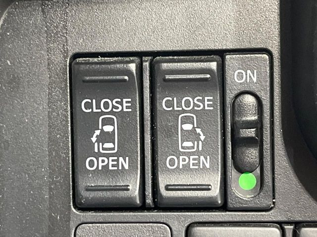 【両側パワースライドドア】スマートキーや運転席のスイッチで後席両側スライドドアの開閉が可能♪電動だから力を入れてドアを開ける必要が無く、小さなお子様でも簡単に開け閉めでき快適です♪