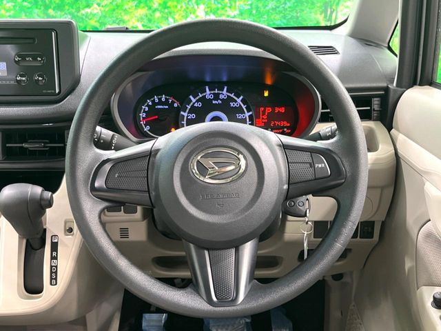 インテリアに合わせたデザインのステアリングは、運転される方のことも考え、運転しやすい形状、大きさです。是非一度、実際に触ってお確かめください。