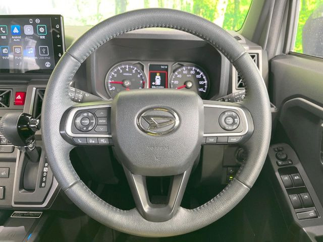 【純正革巻きステアリング】上質な革を使用することで、手にしっかり馴染みとても運転しやすいハンドルです♪