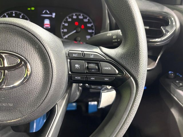 【レーダークルーズコントロール】高速道路での長距離走行が楽に!!自動で速度を保つクルーズコントロールが、衝突軽減システムと連携し、前方の車両を感知して車間を保つように速度調節してくれます!!