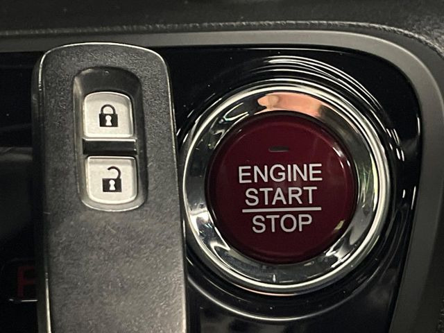 �yHonda�X�}�[�g�L�[�z�J�o����|�P�b�g�ɓ��ꂽ�܂܂ł��h�A�̎{���E�������\�ȃX�}�[�g�L�[�𑕔��B�G���W���̃I���E�I�t�����J�M�����o���K�v����������Ƃ��Ă��֗��ł���