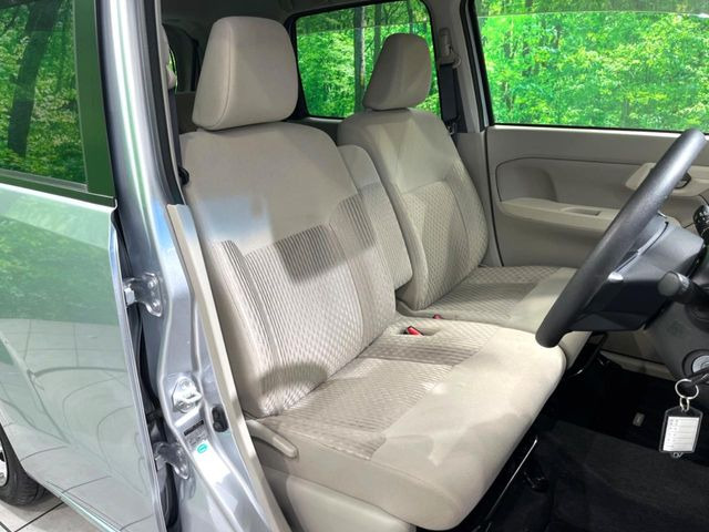 運転席シート廻りは使用感も少なく、良好な状態となっています。丁寧に使われていたことがよくわかりますね。