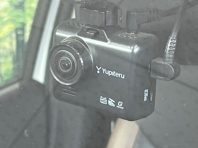 【ドライブレコーダー】ドライブレコーダー装備!走行中はもちろん、あおり運転や事故に遭遇した際、映像で記録し、万一のリスクに備えます。※記録用SDカードはお客様ご自身でご準備いただく必要があります。